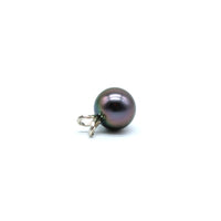 White gold rabbit ear style pendant featuring a black pearl with a purple and green color on a white background