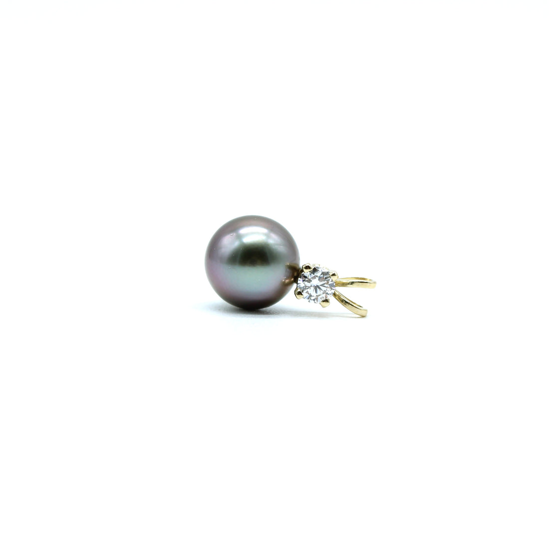 Temuna Pendant on 14K Yellow Gold