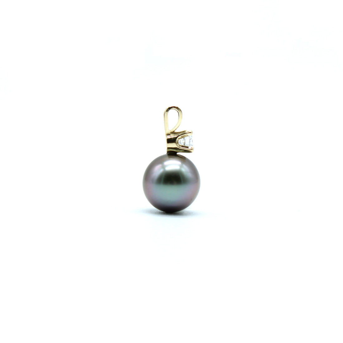 Temuna Pendant on 14K Yellow Gold