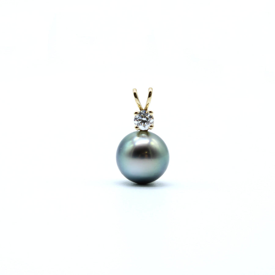 Temuna Pendant on 14K Yellow Gold