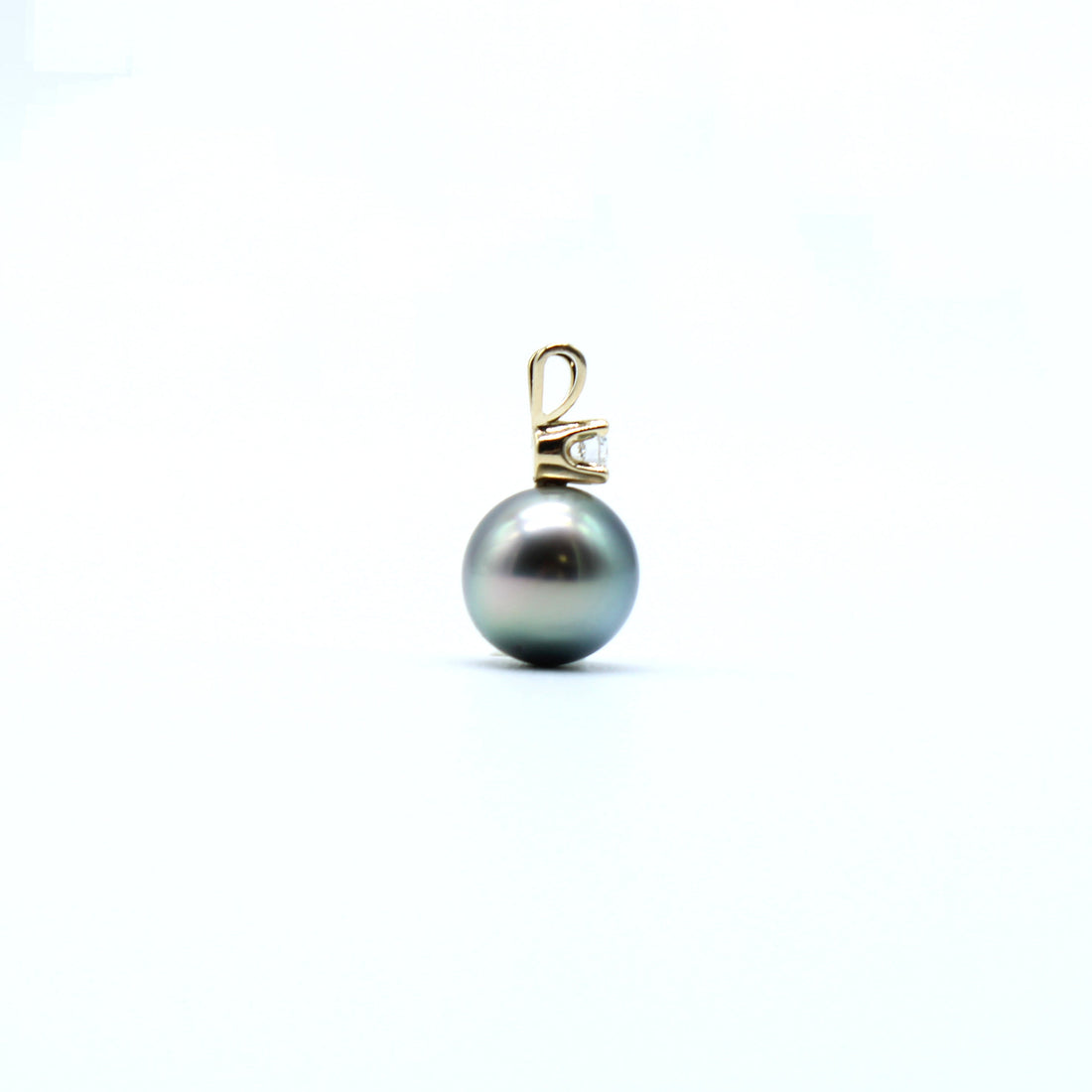 Temuna Pendant on 14K Yellow Gold
