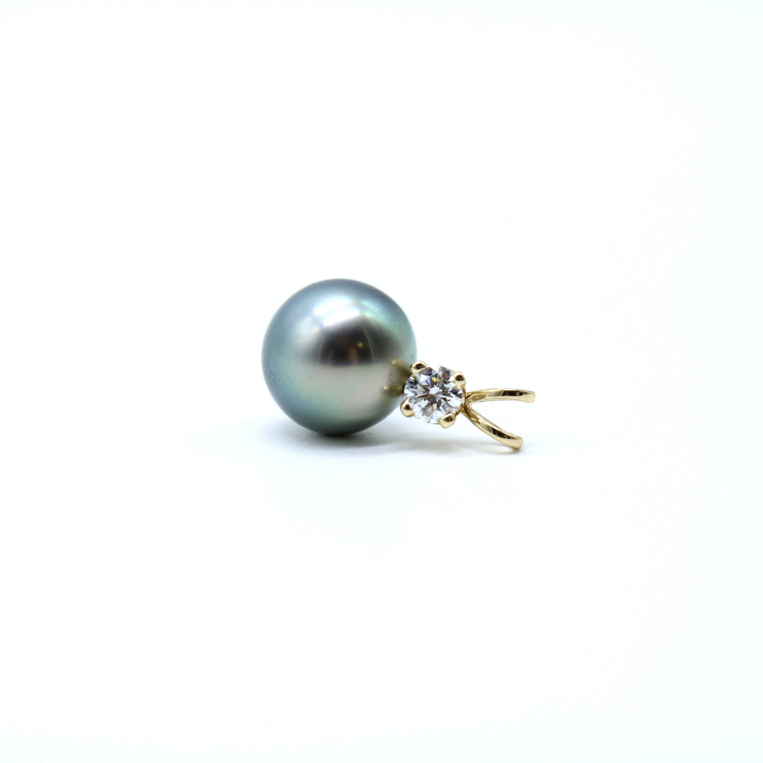Temuna Pendant on 14K Yellow Gold
